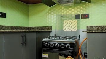 Classic Apartment, Balcony, Hill View | Private kitchen | Fridge, microwave, oven, stovetop