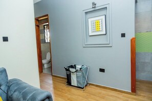 クラシック アパートメント バルコニー ヒルビュー | リビング エリア