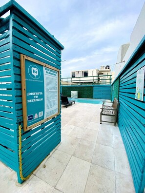 Familienapartment, Mehrere Betten, Balkon, Meerblick | Pool auf dem Dach