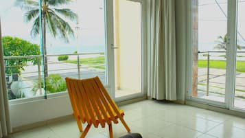 Departamento familiar, varias camas, balcón, vista al mar | Vista a la playa o el mar