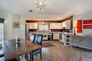 Dining - Say yes! Pet friendly sleeps 6 St. George Island (Saint George Island)