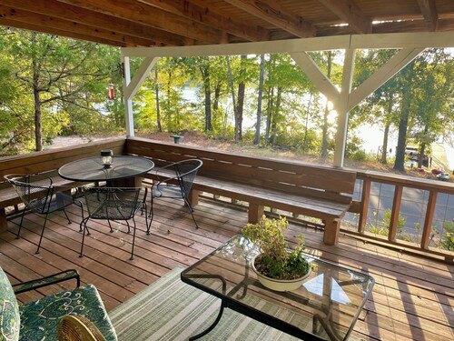 Waterfront  - Enjoy The Sunset Lodge Lake  House with kayaks, dock, swimming