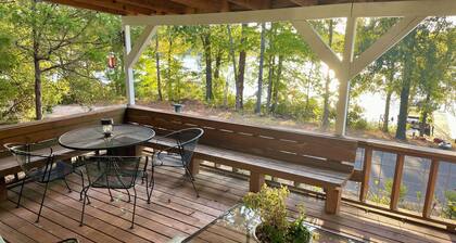 Waterfront - Enjoy The Sunset Lodge Lake House with kayaks, dock, swimming