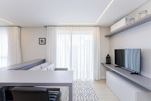 Laptop workspace, free WiFi, bed sheets - All Batel - Suyts (Curitiba)