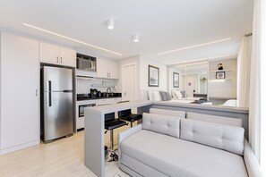 Espacio para trabajar con laptop, wifi gratis y ropa de cama 