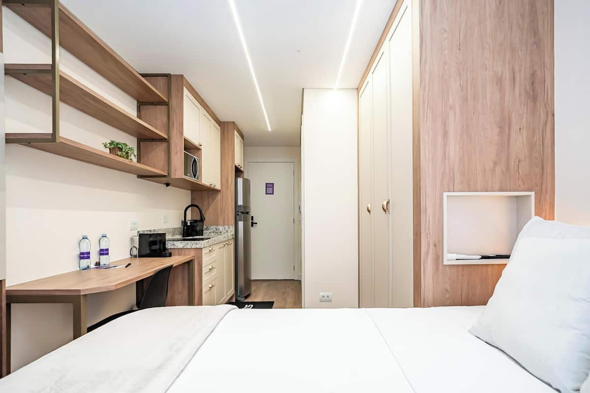 Studio | Laptop workspace, WiFi (free), bed sheets