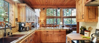 Bear Tooth Lodge w/ Hot Tub & Stuart Falls Views