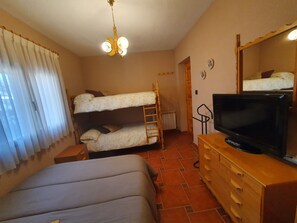 5 slaapkamers, een strijkplank/strijkijzer, wifi, beddengoed