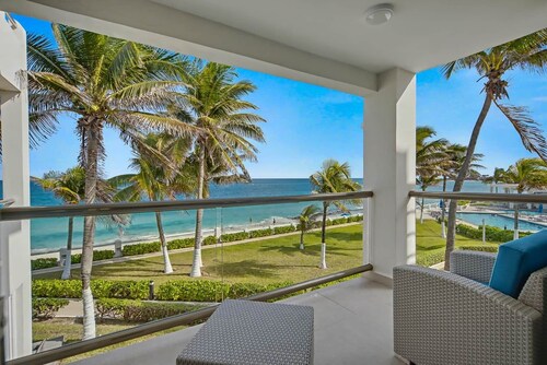 Beachfront Bliss - Spacious 4-Bed with Ocean View