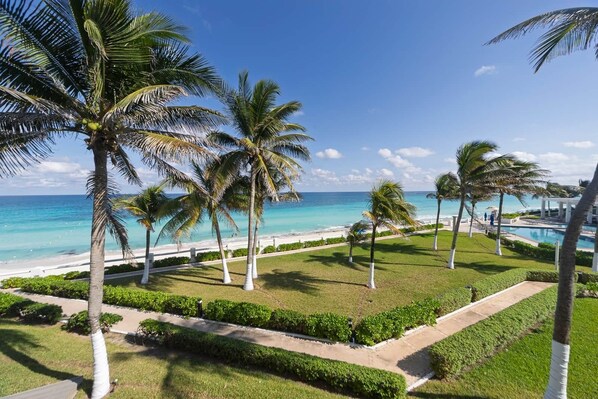 Am Strand, Liegestühle, Strandtücher