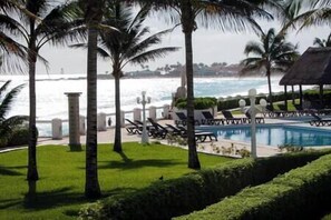 حمّام سباحة خارجي، حمّام سباحة مُدفَّأ