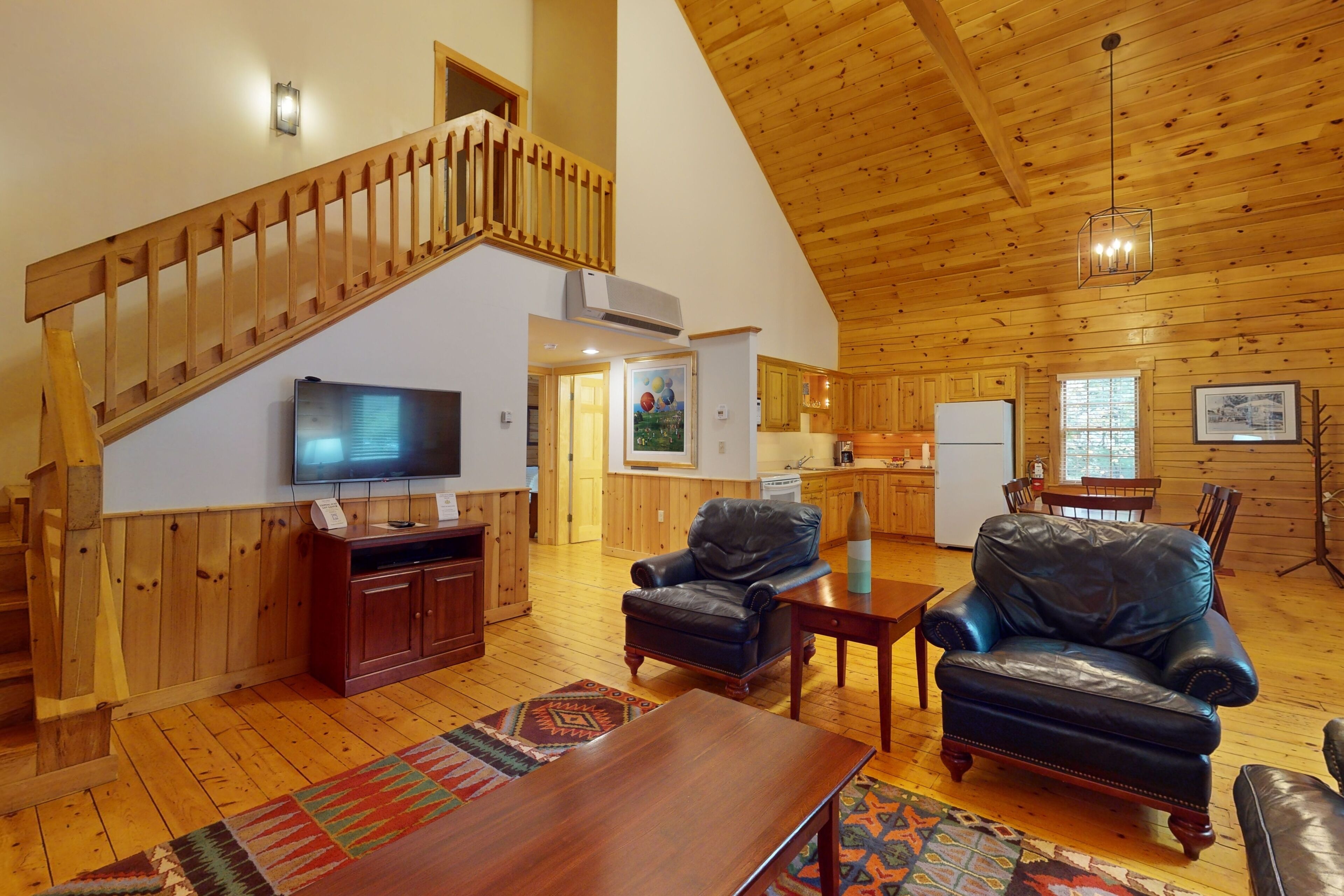 電視、壁爐、DVD 播放機、乒乓球設施