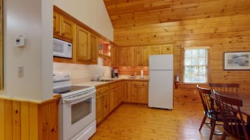 冰箱、微波炉、烤箱、炉灶