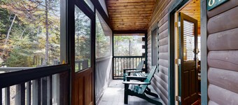 Quaint studio cabin near hiking trails with gym & pool table - dog-friendly