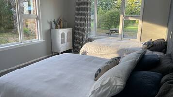 3 bedrooms, bed sheets