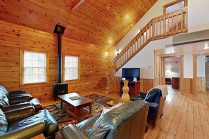 TV, caminetto, lettore DVD, tavolo da ping pong