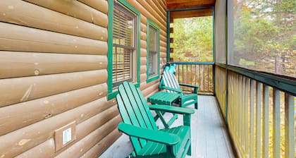 Idyllic three-bedroom dog-friendly cabin w/full kitchen, fireplace & hiking