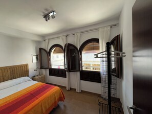 2 quartos, ferros/tábuas de passar roupa, Wi-Fi, roupa de cama