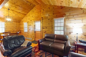 TV, lareira, DVD player, mesa de pingue-pongue