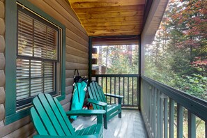 Property grounds - Wooded view cabin near hiking trails with kitchen & fireplace - dog-friendly (Northport)