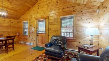 電視、壁爐、DVD 播放機、乒乓球設施