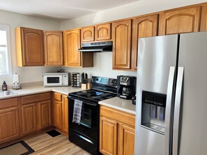 Mikrovågsugn, ugn, spishäll och diskmaskin