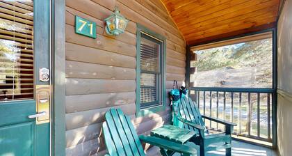 Dog-friendly cabin retreat with kitchen, firepit, hiking & outdoor fun