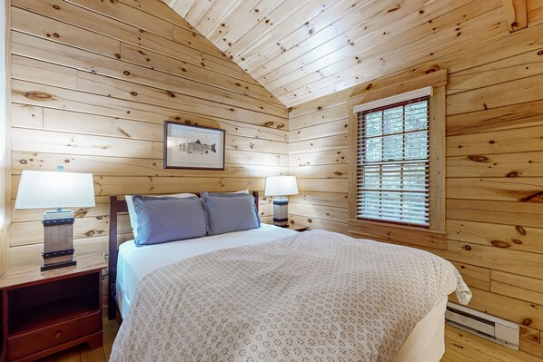 2 bedrooms, iron/ironing board, Internet, bed sheets