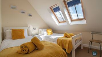 2 bedrooms, iron/ironing board, Internet, bed sheets