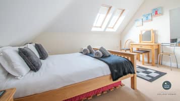 2 bedrooms, iron/ironing board, Internet, bed sheets