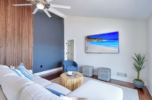 Smart TV - Charming 4 bedrooms, Pool, Dock, Bay View on Isles Of Capri, Naples Marco Island (Naples)
