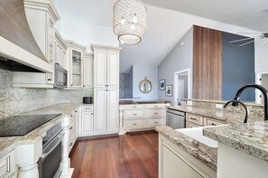 Fridge, microwave, oven, stovetop - Charming 4 bedrooms, Pool, Dock, Bay View on Isles Of Capri, Naples Marco Island (Naples)