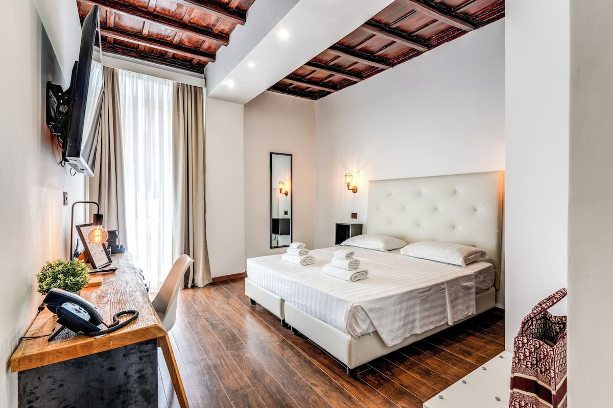 2 bedrooms, in-room safe, desk, laptop workspace