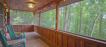 Cozy Cabin with Hot Tub in Tranquil Bryson City