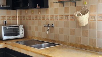 Microwave, oven, stovetop, cookware/dishes/utensils