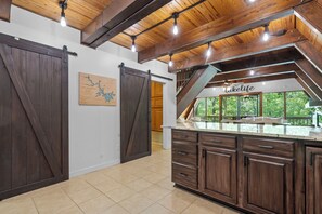 Interior - Quaint Lake Hamilton Home, Boat Dock & Nice Views (Hot Springs)