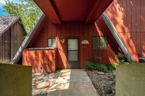 Exterior - Quaint Lake Hamilton Home, Boat Dock & Nice Views (Hot Springs)