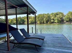 Property grounds - Quaint Lake Hamilton Home, Boat Dock & Nice Views (Hot Springs)