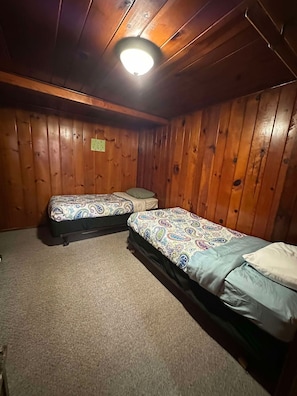 3 bedrooms, WiFi, bed sheets - Woodlands Retreat next to the Mississippi River (Alma)