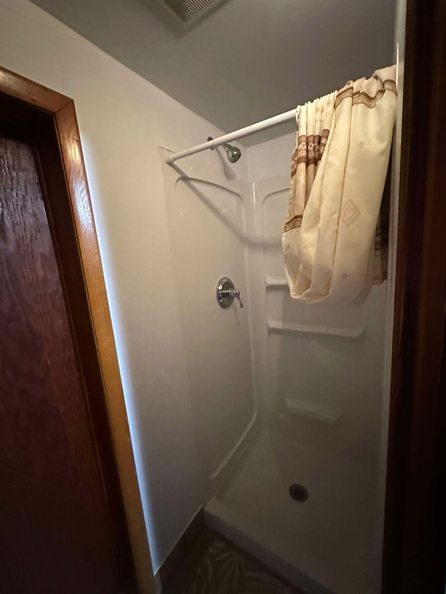 Douche, serviettes fournies