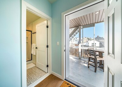 Spacious 2BR/2BA Home, Beach & Boardwalk Steps, Pool Access/Linens Included!