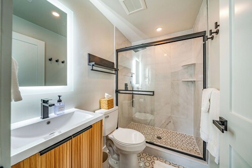 Spacious 2BR/2BA Home, Beach & Boardwalk Steps, Pool Access/Linens Included!