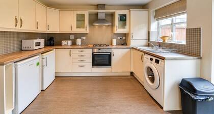 Entire Home With Private Parking