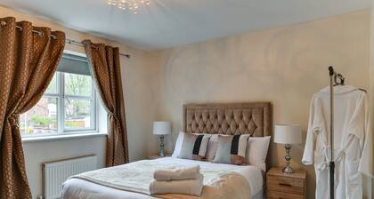 Entire Home With Private Parking