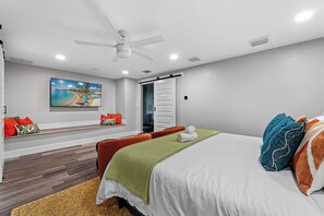 5 bedrooms, in-room safe, desk, iron/ironing board - Heated Pool • Fire Pit • BBQ • Mini Golf + Bowling (Clearwater)