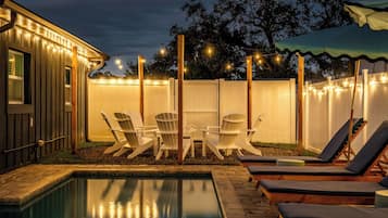 Alberca al aire libre y alberca climatizada