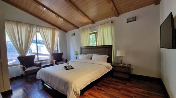 4 Schlafzimmer, Bügeleisen/Bügelbrett, WLAN