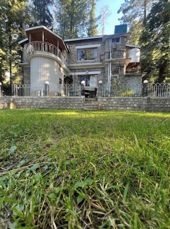 Exterior. Stunning 4-Bedroom Villa Nathiagali