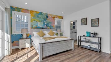 4 bedrooms, iron/ironing board, free WiFi, bed sheets