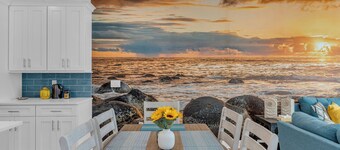 1/2 Block 2 Beach, Rooftop Balcony, Linens + Towels included.